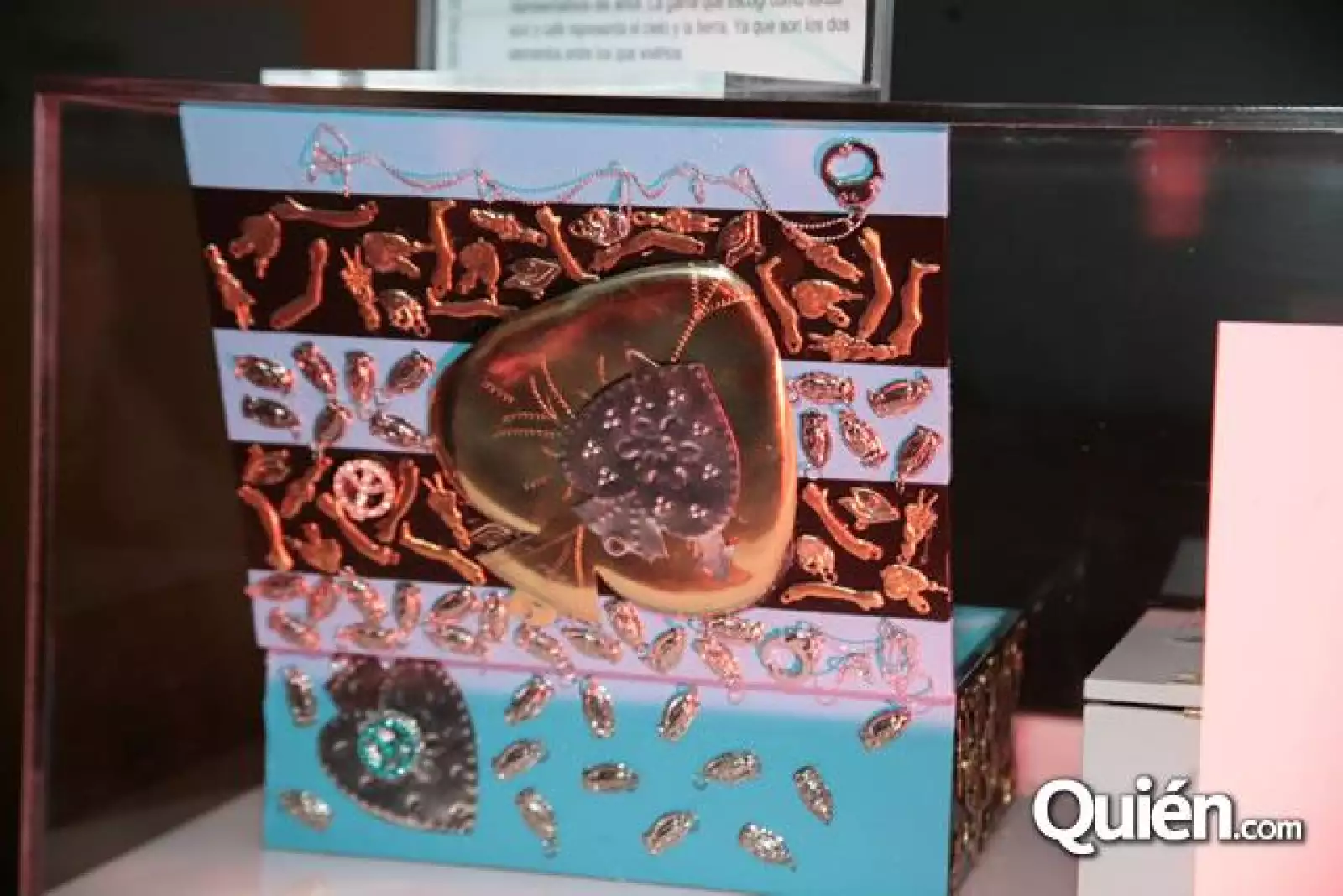 Cajas en subasta revive el arte