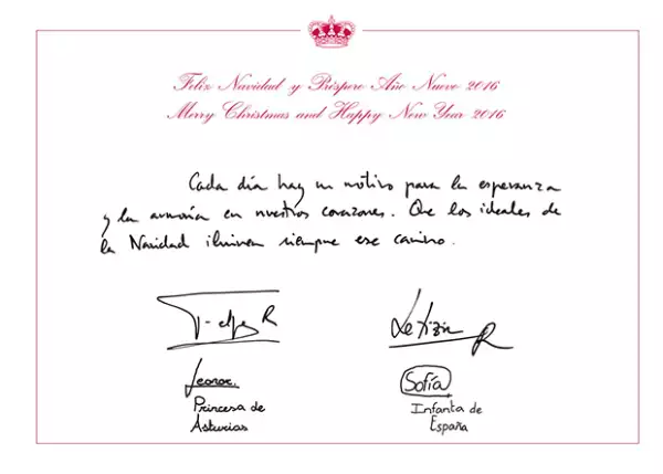 Los integrantes de la familia firmaron con su puño y letra la postal.