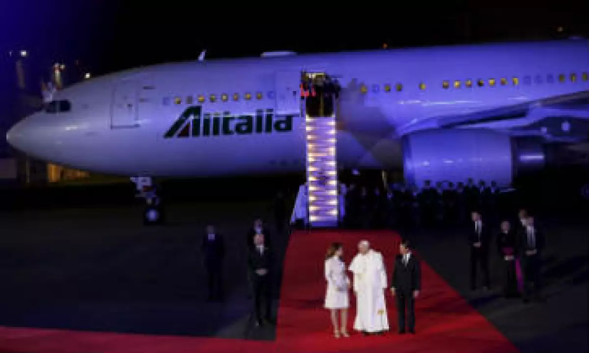 El papa Francisco llegó en un vuelo de Alitalia el viernes 12 de febrero. (Foto: Reuters/archivo)