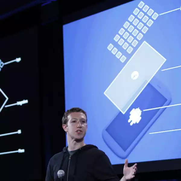 Las notificaciones y conversaciones con tus amigos en la red social, aparecerán en la pantalla principal del teléfono.