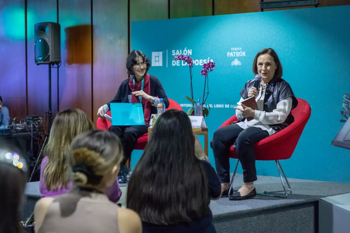 Coral y Diana Bracho en el Salón de la Poesía de la Feria Internacional del Libro de Guadalajara. 