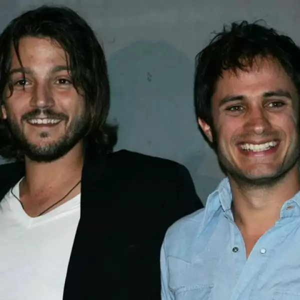 Antes del mediodía, Diego Luna y Gael García presentaron Ambulante 2009, la gira de documentales que organiza su productora Canana. En la conferencia condenaron el atentado de la noche del 15 de septiembre en Morelia.