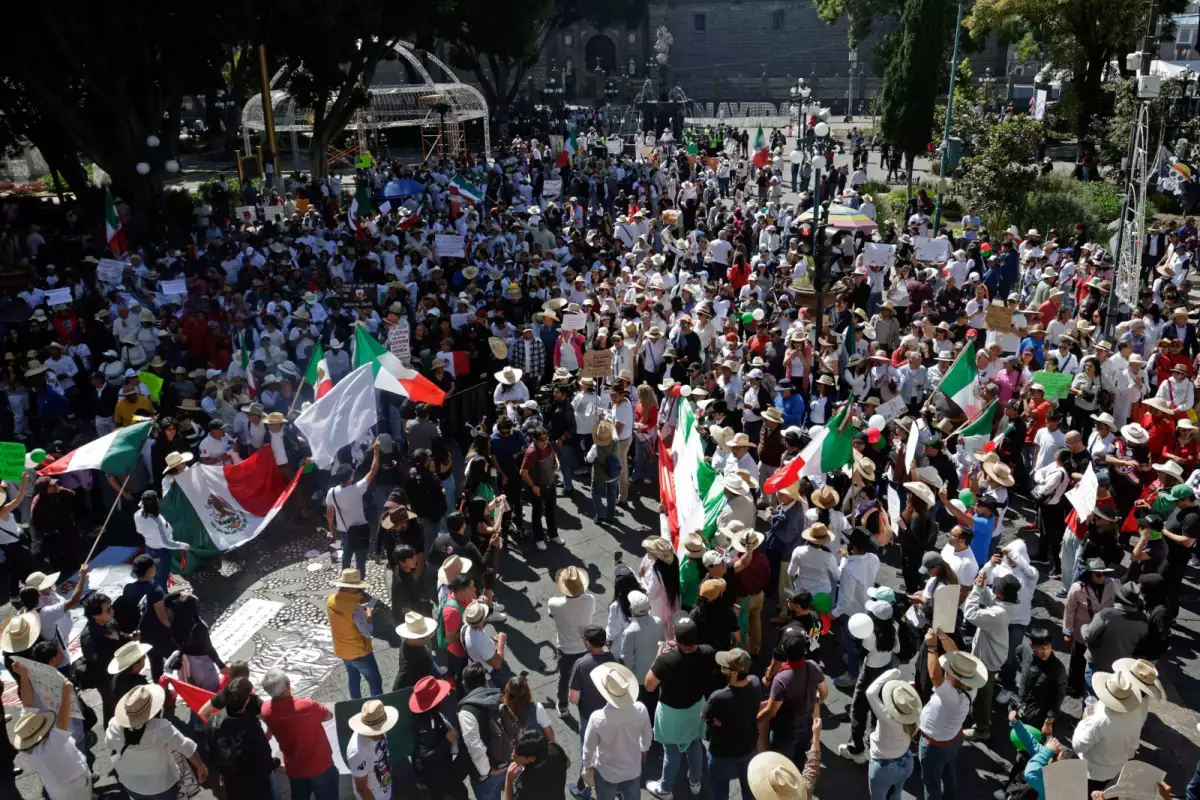 This is how they marched in the states for the murder of Carlos Manzo Demonstration in Puebla