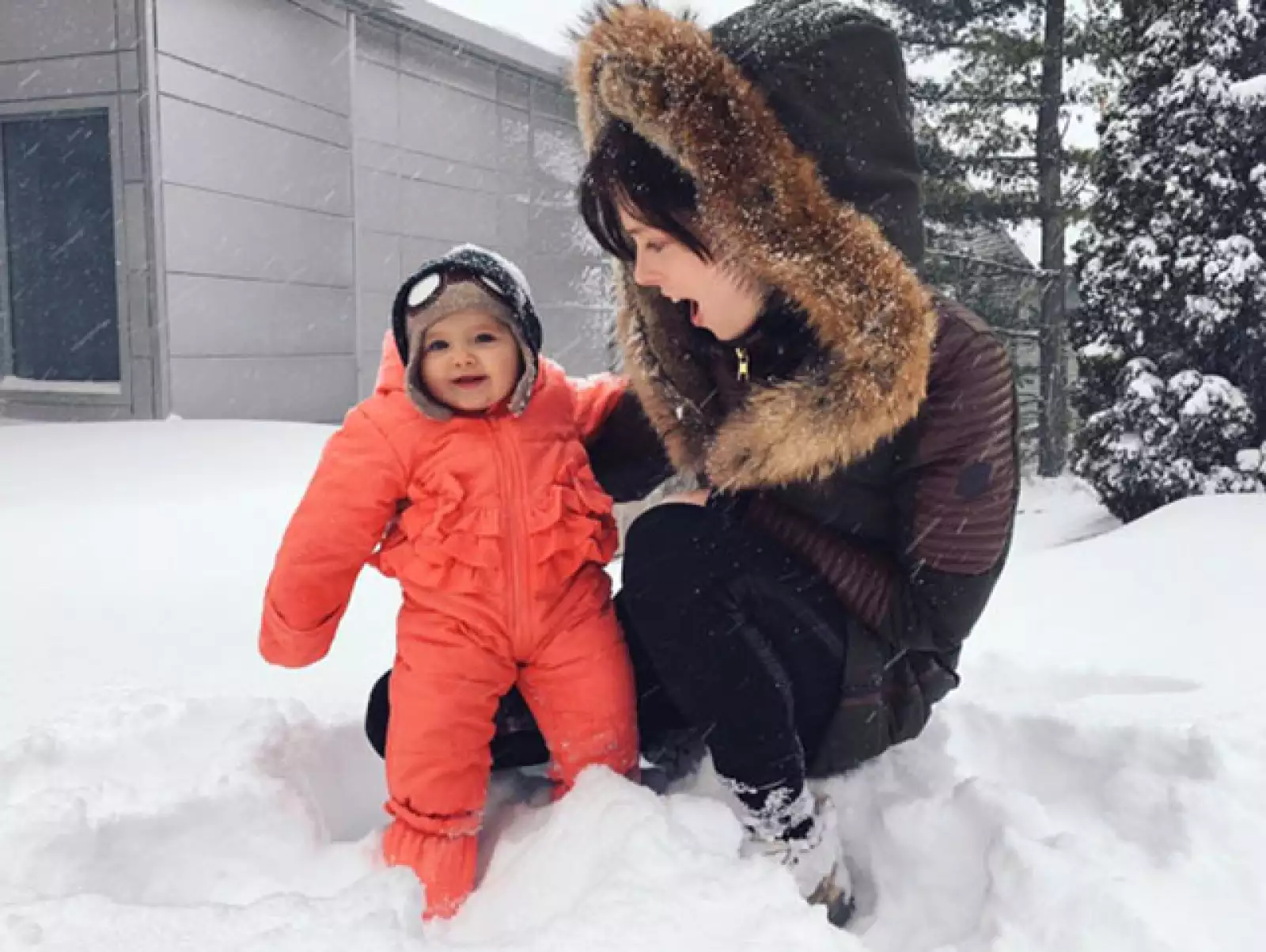 La pequeña Ioni con su mamá, la top model Coco Rocha.