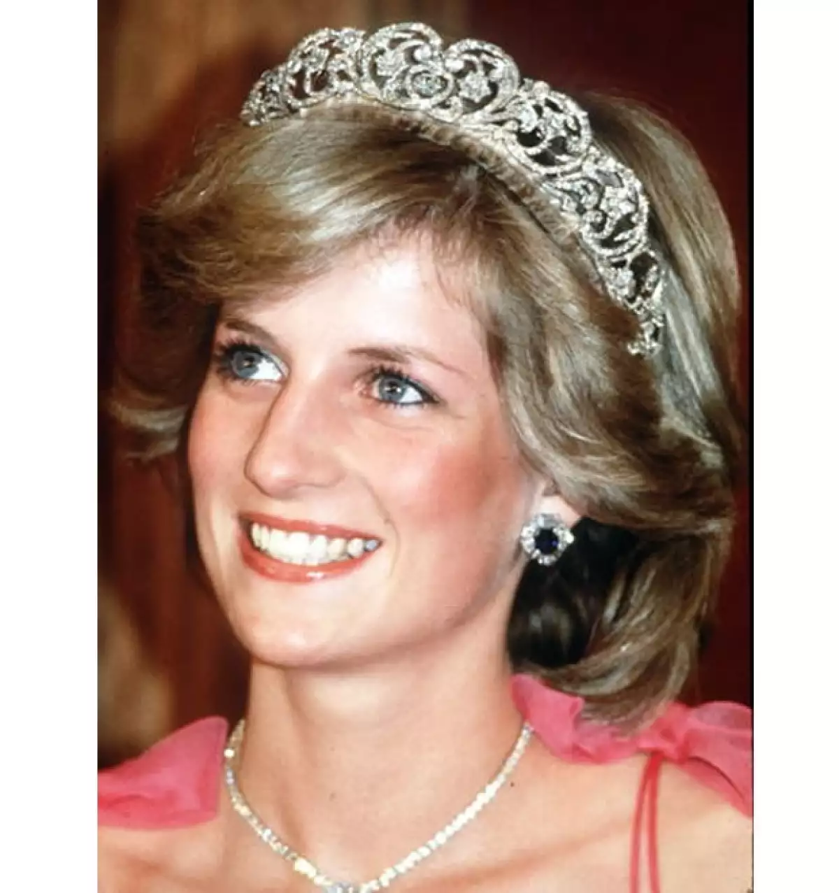 Este año, a principios de otoño se podrá encontrar en cartelera la película Diana, mostrando la historia de la Princesa de Gales, una de más mujeres más polémicas y queridas en la historia.