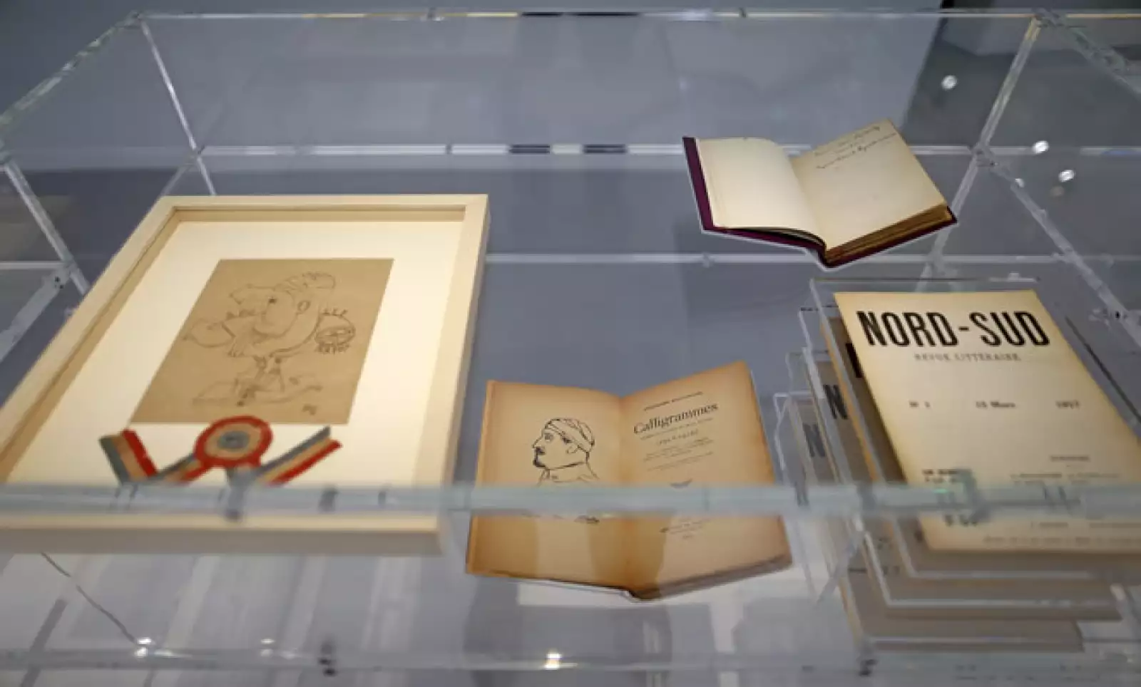 Dibujos de Pablo Picasso  y Jean Cocteau. Dalí y su esposa, Gala, vivieron cuatro meses durante 1938 en la casa de la diseñadora Gabrielle Chanel.