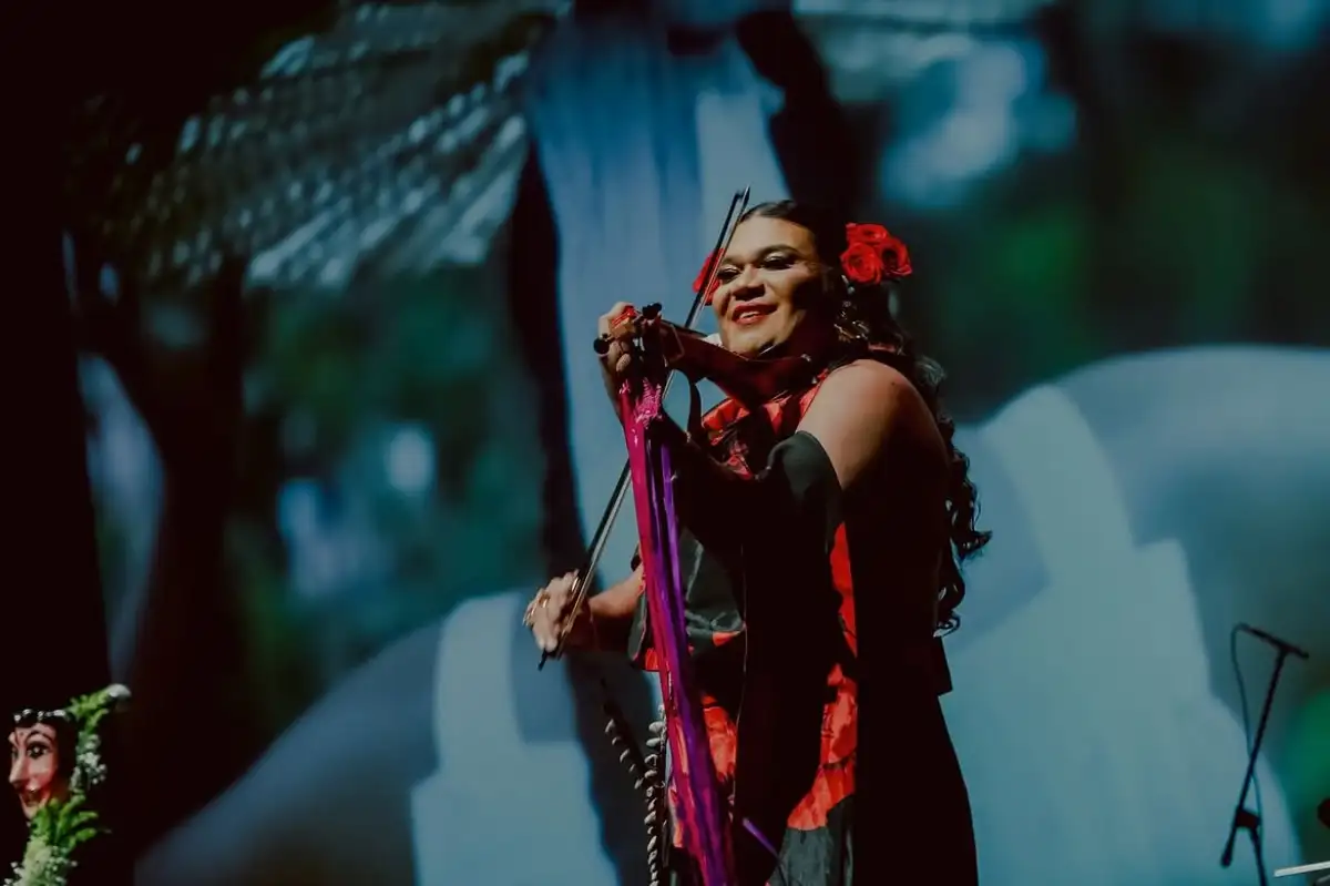 La artista mexicana La Bruja de Texcoco durante una presentación. 
