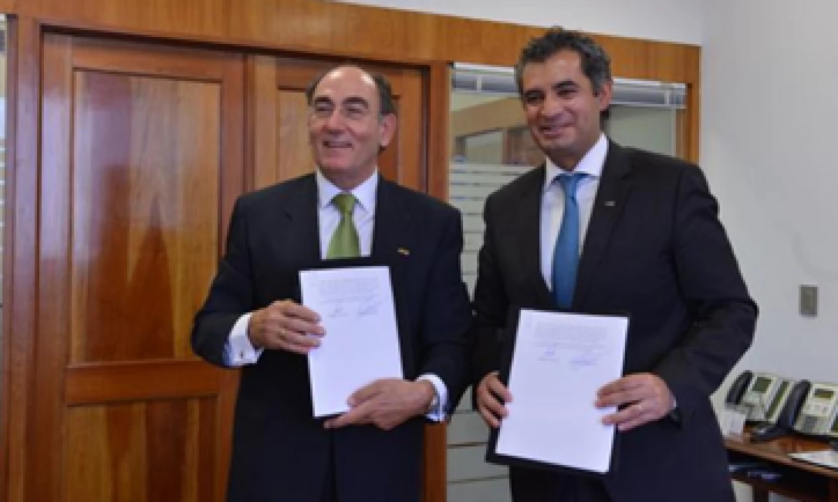 El titular de CFE, Enrique Ochoa -der-, y el presidente de Iberdrola, Ignacio Galán -izq-, presidieron la reunión. (Foto: tomada de twitter.com/EnriqueOchoaR )