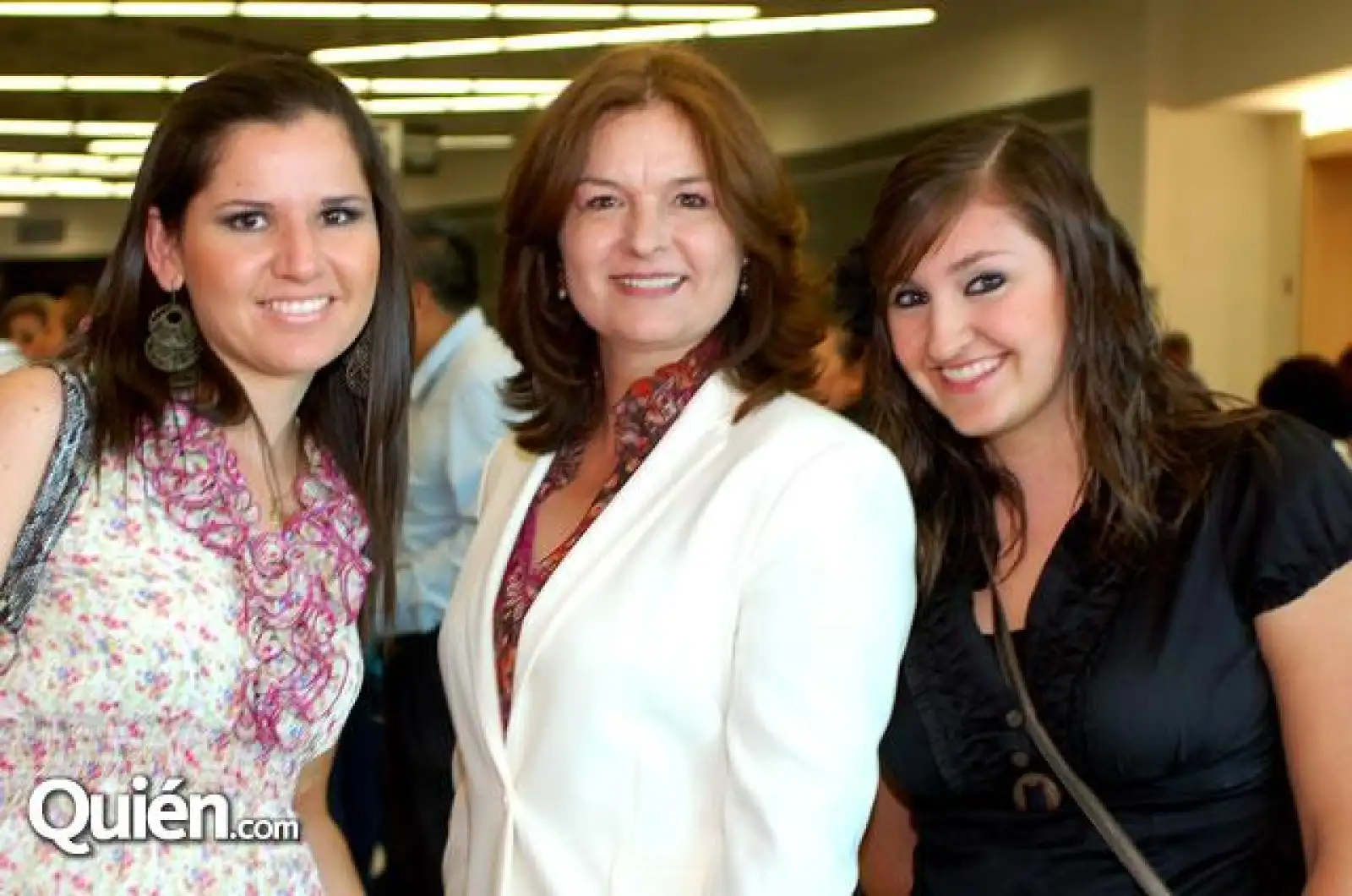 Cristela Cavazos,Yolanda Garza González y Perla Tamez