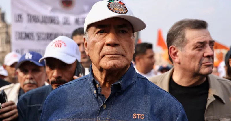 Foto en primer plano de Fernando Espino Arévalo, líder sindical del Metro que ha estado en el puesto más de 40 años.