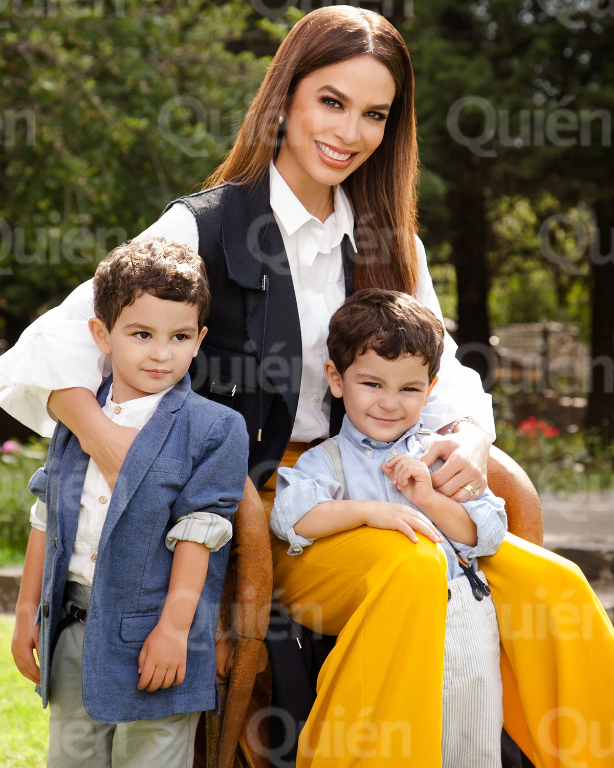 Biby Gaytán y Eduardo Capetillo posan en familia para Quién