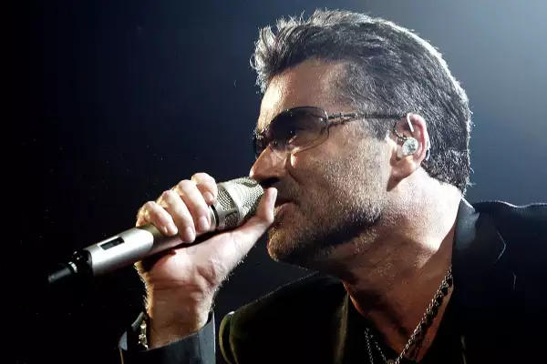 Herederos de George Michael rechazan biopic en el que Theo James actuaría