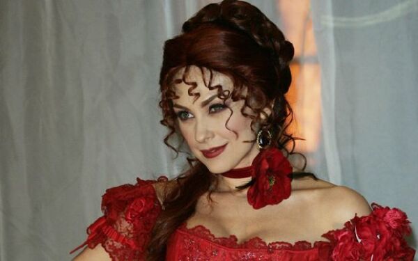 Aracely tendrá doble papel en la telenovela, la noble Mónica y la villana Aimée.