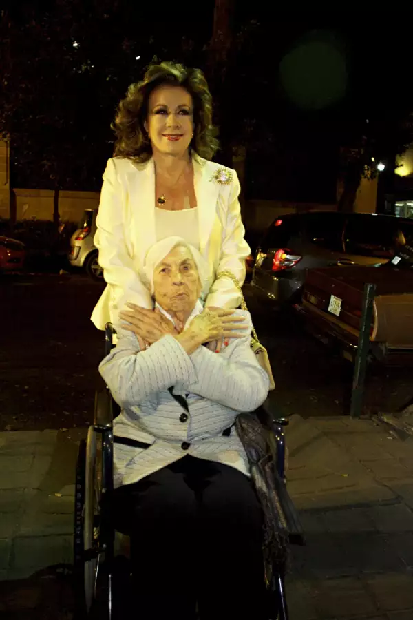 eva-mange-muere-abuelita-laura-zapata