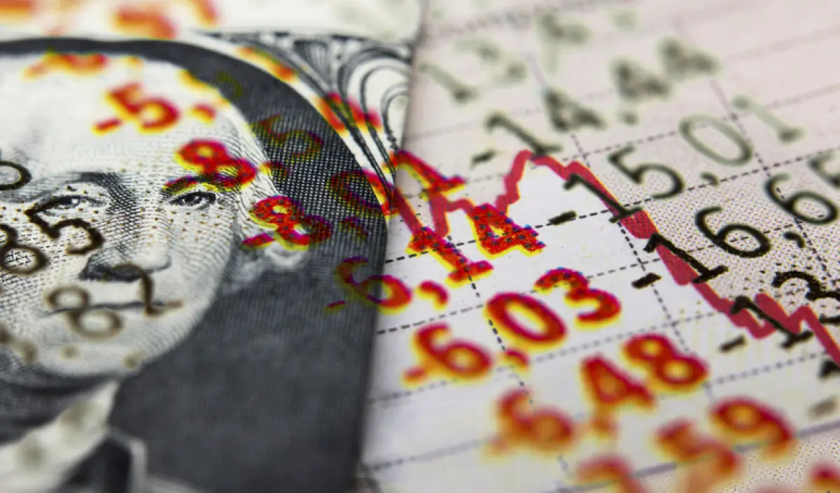 Billetes en dólares y datos de mercado