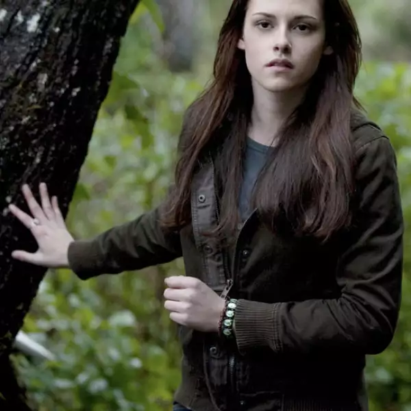 Kristen Stewart en su papel de Bella en Twilight, nunca se caracterizó por su sentido de la moda. Su closet estaba lleno de jeans flojos y sudaderas.