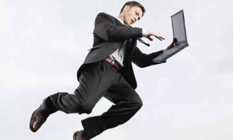 El primer paso destacar en Internet es promoverse en forma activa en una red social profesional, más que en una red social tradicional. (Foto: Photos to go)