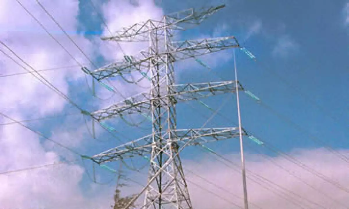 Una línea de transmisión eléctrica de la Comisión Federal de Electricidad (CFE) (Foto: Cuartoscuro)
