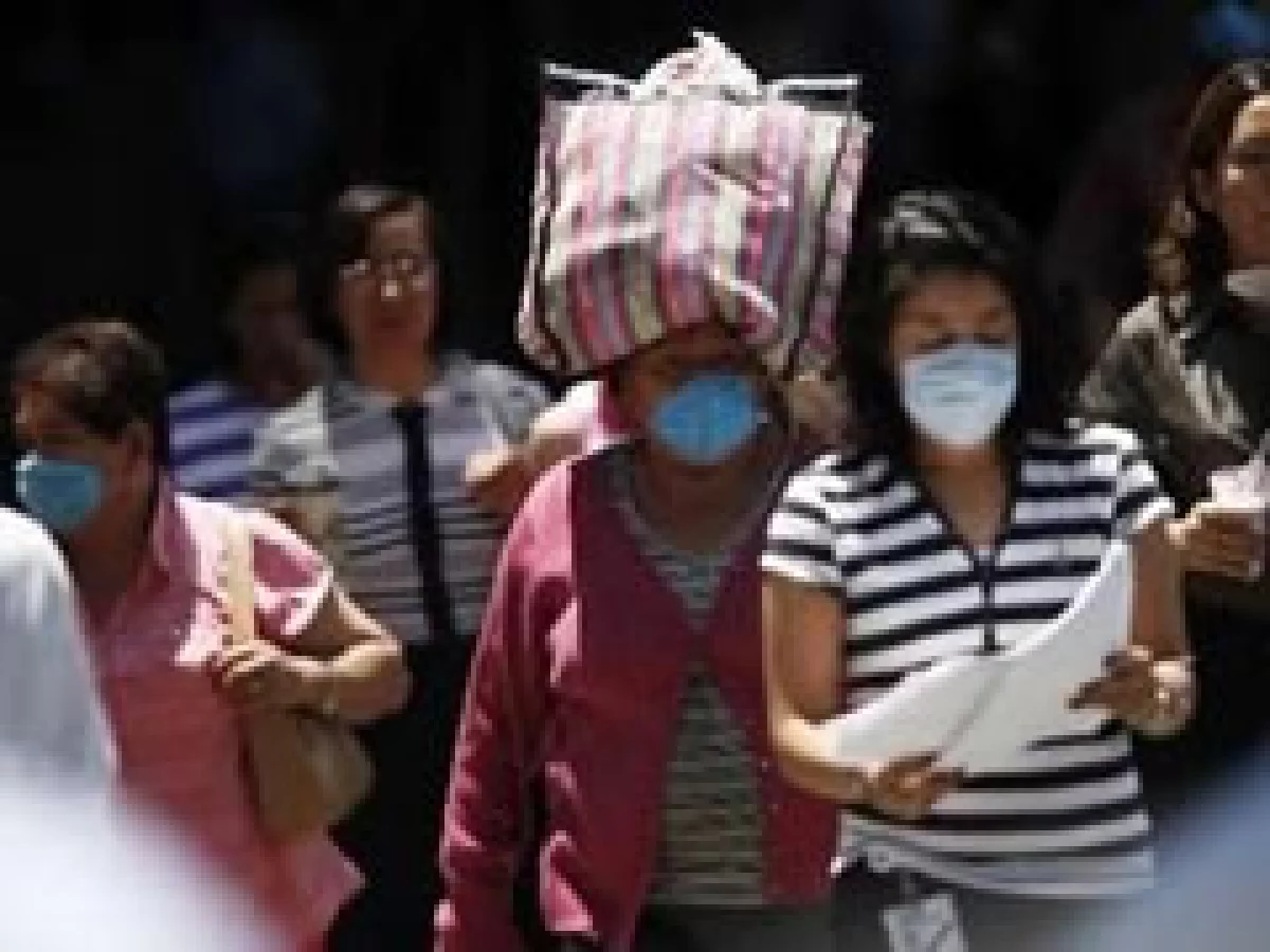 Algunas personas tratan de sacar ventaja de la epidemia, aumentando el precio de cubrebocas y otros artículos. (Foto: Reuters)