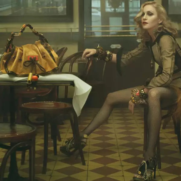 Madonna también ha salido en la publicidad de LV, aquí presentando la temporada Otoño-Invierno.