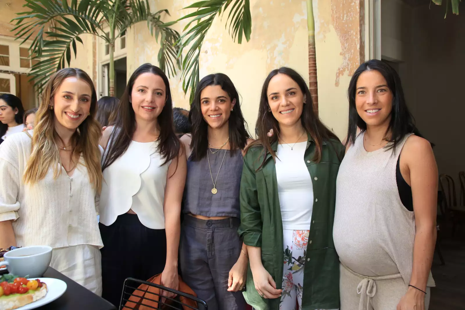 Alejandra Suárez , Mónica Olivar , Pamela de Abiega, Belén Ar