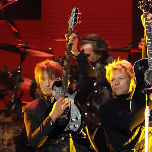 Bon Jovi es originario de New Jersey, donde muchas casas de la costa fueron destruidas por el paso del fenómeno. ‘Living on a Prayer’ fue coreada al unísono.