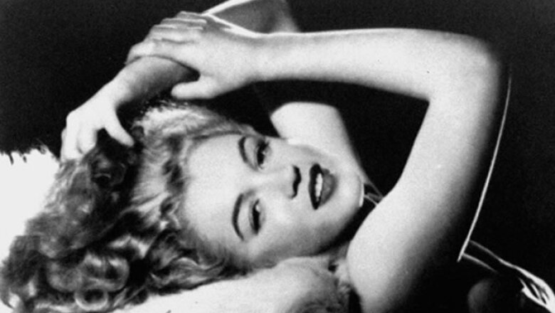 Una fotografía de Monroe a finales de la década de los 40, capturada por el fotógrafo Bill Burnside. Al reverso, aparece la leyenda: “Para Bill: cualquier cosa que vale la pena tener, vale la pena esperar. Con amor, Marilyn”.