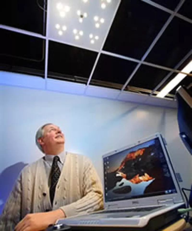 El inventor, John C. Pederson, hace una demostración de la forma en la que funciona el LVX. (Foto: AP)