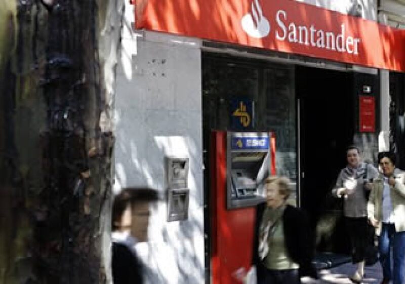 Grupo Santander creará 6,000 nuevos empleos a través del Centro. (Foto: AP)