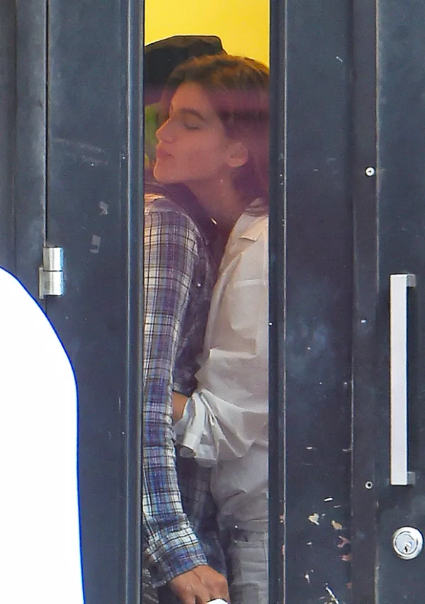 El actor y su supuesta novia fueron captados abrazándose antes de darse un beso para despedirse, después de comer juntos en Nueva York.