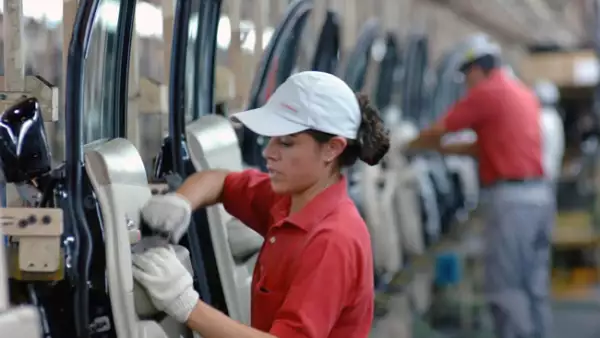 Este sector aprecia la destreza del g�nero femenino para el trabajo minucioso y repetitivo