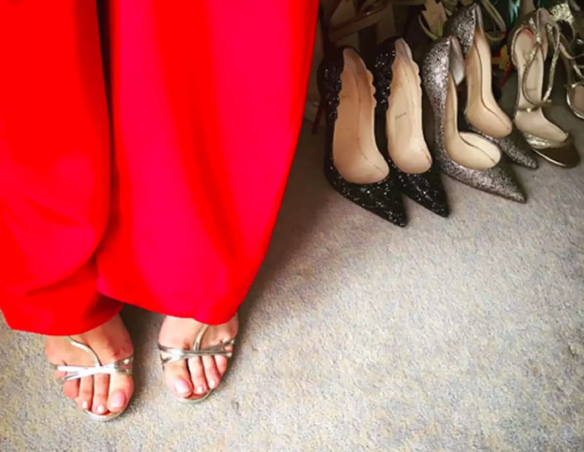 Blake uso además joyas de Jennifer Meyer y tacones Louboutin