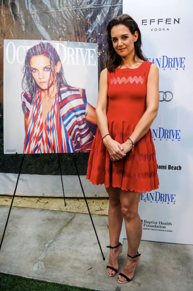 Se dice que la ex de Tom Cruise lleva dos años saliendo de manera secreta con Jamie Foxx, y hace unos días fue captada utilizando un misterioso anillo.