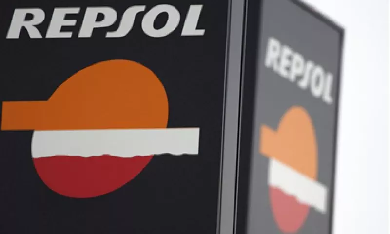 Repsol podrá recibir un máximo de 6,000 mdd dependiendo el valor en el mercado de los bonos. (Foto: Reuters)