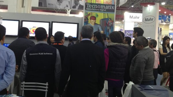 En el estand de Siemens pudieron familiarizarse con el software m�s actualizado en ciclo de vida del producto