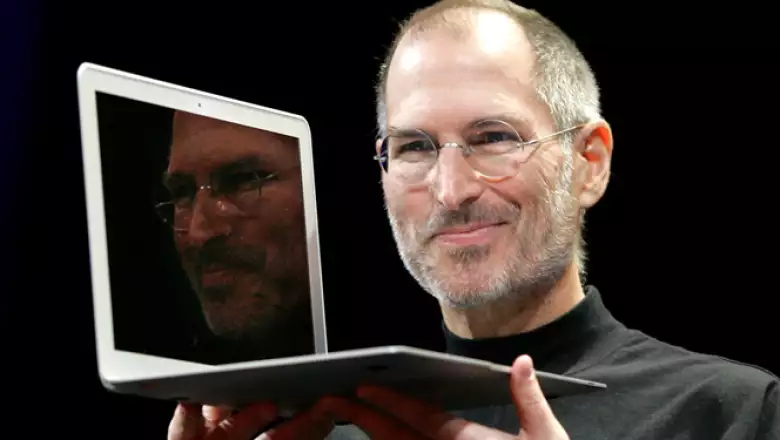 Se puede entender a Jobs como la encarnación del sueño americano: consiguió éxito, pese a sus orígenes humildes.