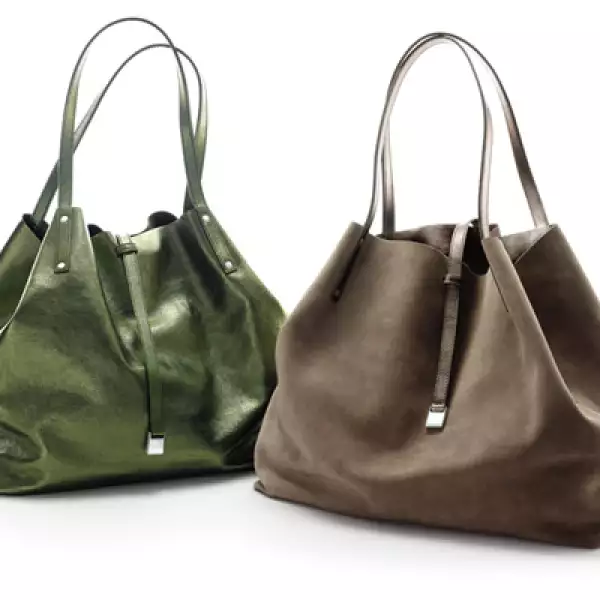 Estas bolsas fueron creadas por los diseñadores Richard Lamberston y John Truex, quienes tienen una establecida reputación en diseños de accesorios en piel.