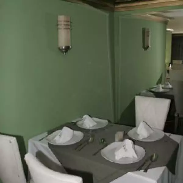 Aspectos. Restaurante Bar Cinq