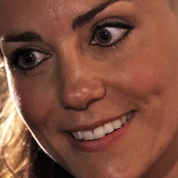 Nació en Reading, Inglaterra, el 9 de enero de 1982, aunque creció en Bucklebury. Tiene ascendencia escocesa y francesa.