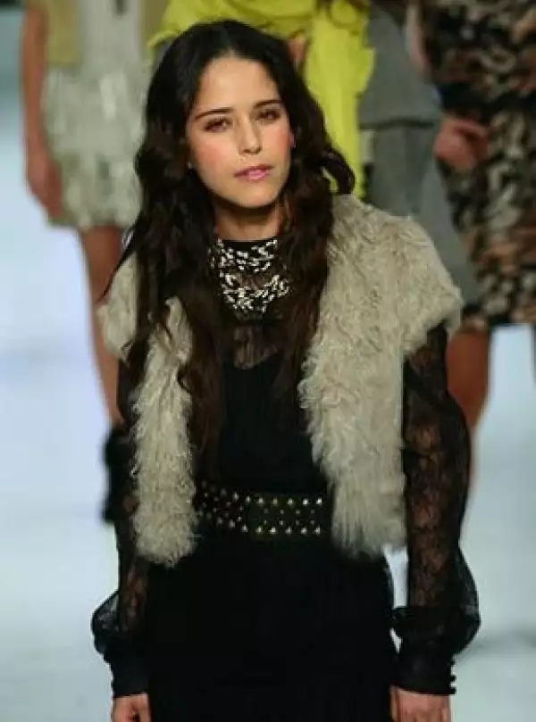 Rapsodia se distinguirá por su espíritu bohemio, aquí el diseño que modeló Ana Claudia.