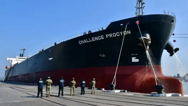 El  buquetanque Challenge Procyon con bandera de Singapur en Tamaulipas. 