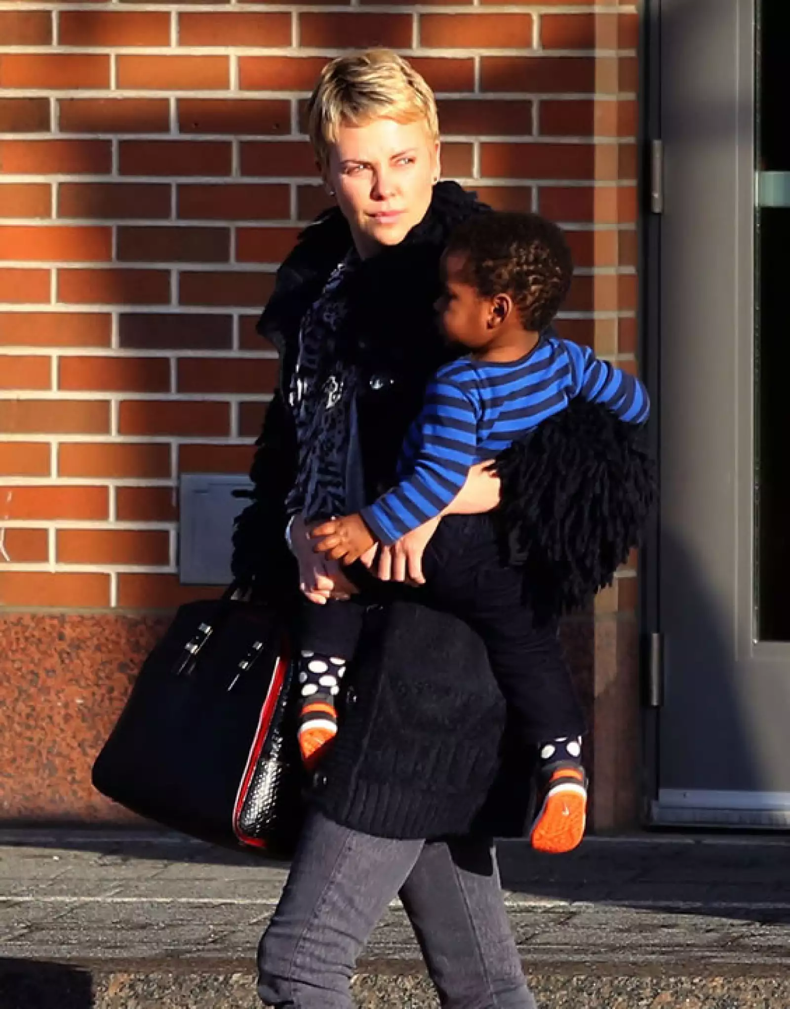 Charlize Theron adoptó a su primer hijo en el 2012 a quien llamó Jackson.