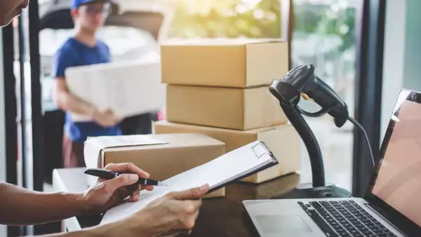 SAT endurece controles y dispara recaudación por importaciones en 2025