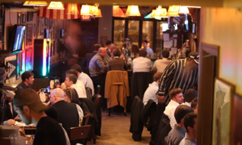 "Al diablo el shutdown. Ven y bebe con nosotros hasta las 2 am", anunciaba el Capitol Lounge. (Foto: Tomada de capitolloungedc.com)