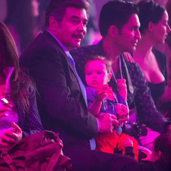 Jorge Ortiz de Pinedo y Eamonn Sean Kneeland,Claudia Lizaldi,Erika Buenfil