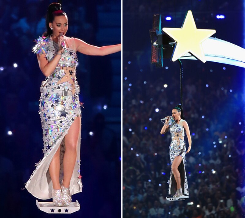 Katy cerró su presentación en este elegante y sensual vestido del mismo diseñador.