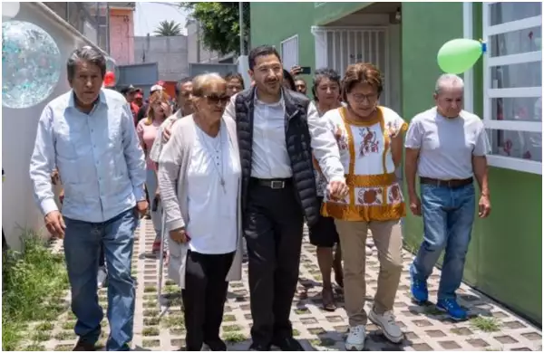 batres entrega de viviendas.jpg