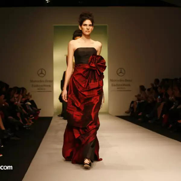 Desfile Arturo Ramos