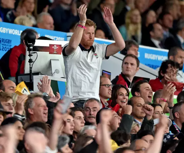 El príncipe Harry no podía ocultar su emoción cada vez que su equipo anotaba un punto.