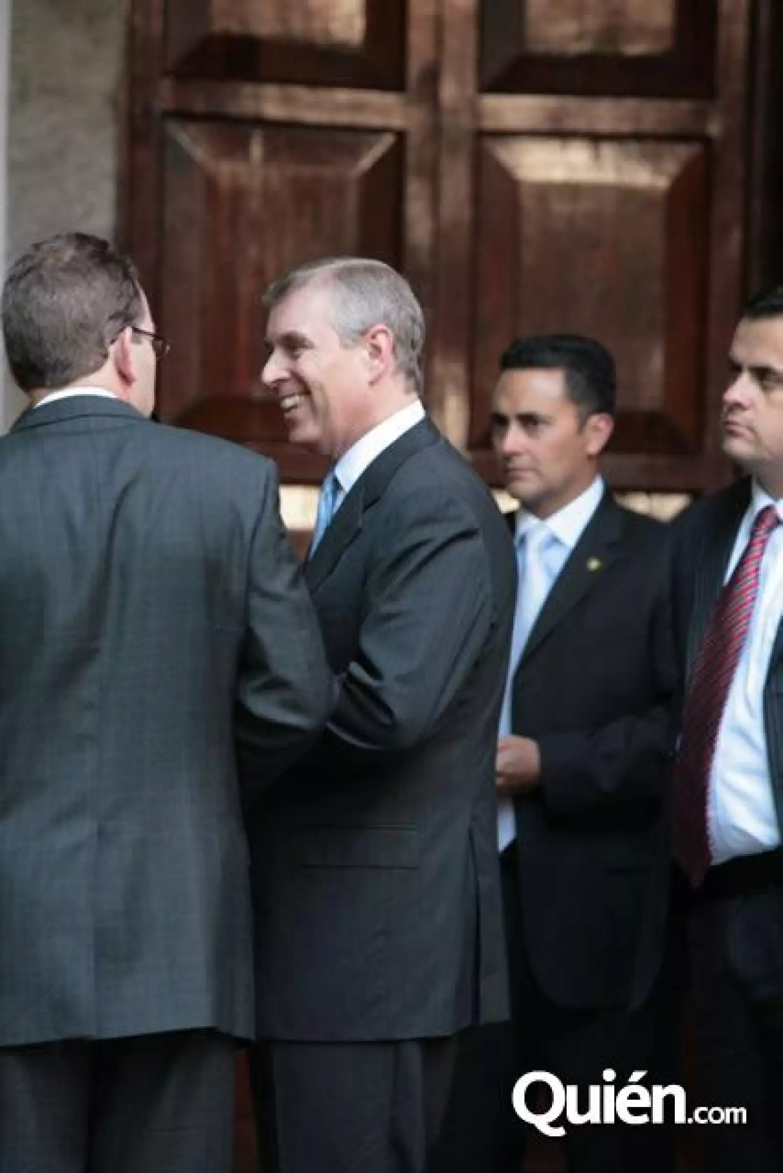 El principe Andres de Inglaterra en el Franz Mayer